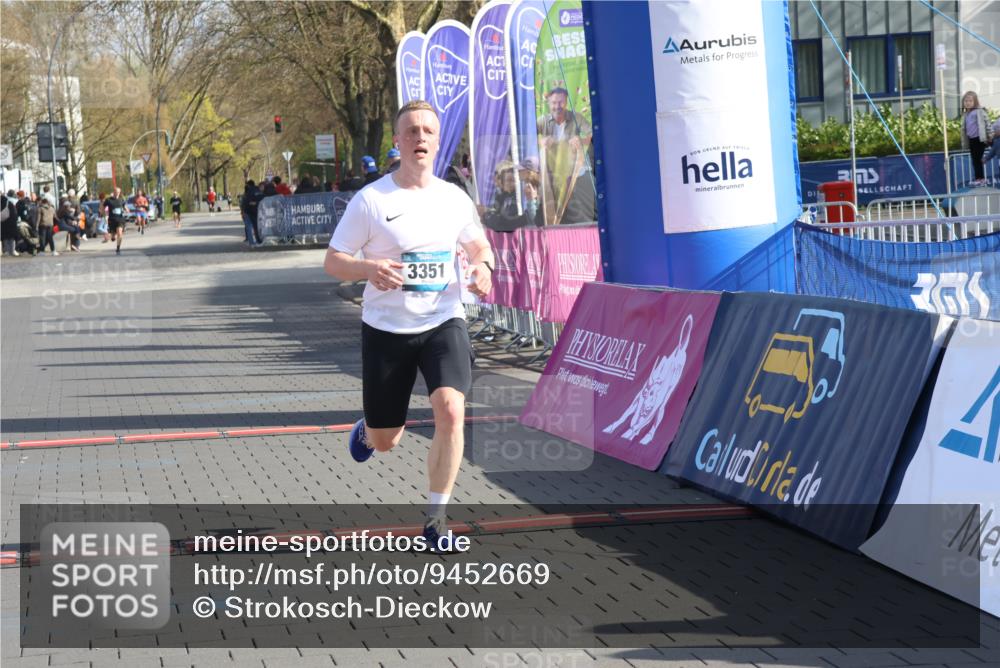 12.04.2026 - 45. Internationalen Wilhelmsburger Insellauf Strokosch-Dieckow http://msf.ph/oto/9452669 12.04.2026 10:24:22 Ziel 3476, 2702, 3351 meine-sportfotos.de