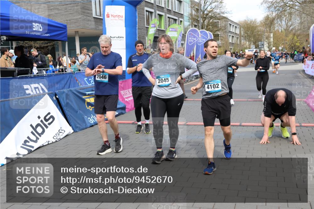 12.04.2026 - 45. Internationalen Wilhelmsburger Insellauf Strokosch-Dieckow http://msf.ph/oto/9452670 12.04.2026 13:09:05 Ziel 3745, 2046, 4102, 5795, 4860, 5313, 5027, 5093 meine-sportfotos.de