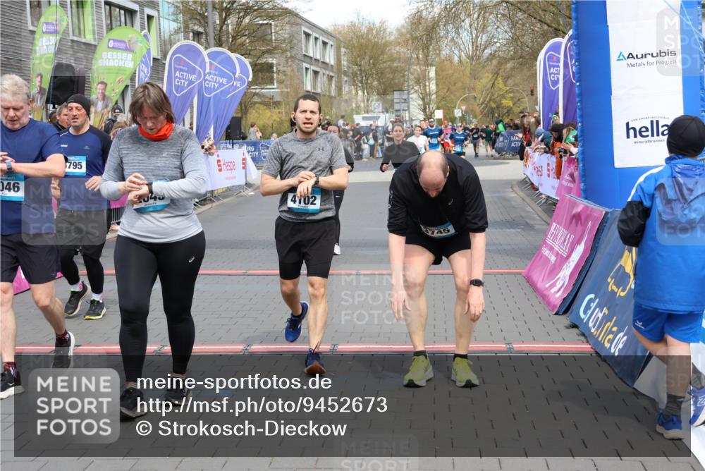 12.04.2026 - 45. Internationalen Wilhelmsburger Insellauf Strokosch-Dieckow http://msf.ph/oto/9452673 12.04.2026 13:09:04 Ziel 2045, 3745, 2046, 4102, 5795, 4860, 5313 meine-sportfotos.de