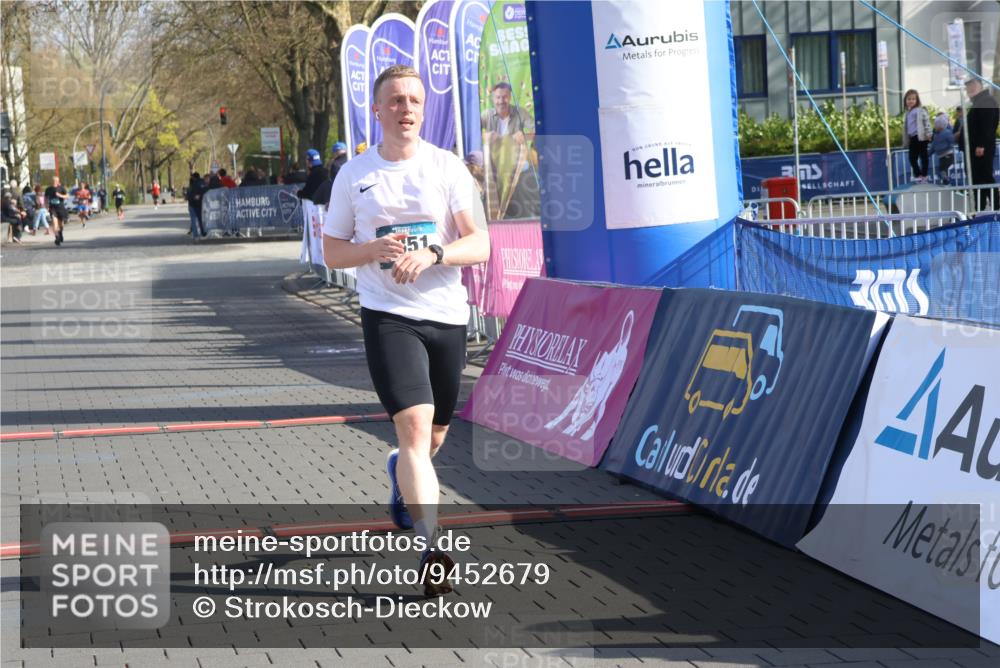 12.04.2026 - 45. Internationalen Wilhelmsburger Insellauf Strokosch-Dieckow http://msf.ph/oto/9452679 12.04.2026 10:24:23 Ziel 3351 meine-sportfotos.de