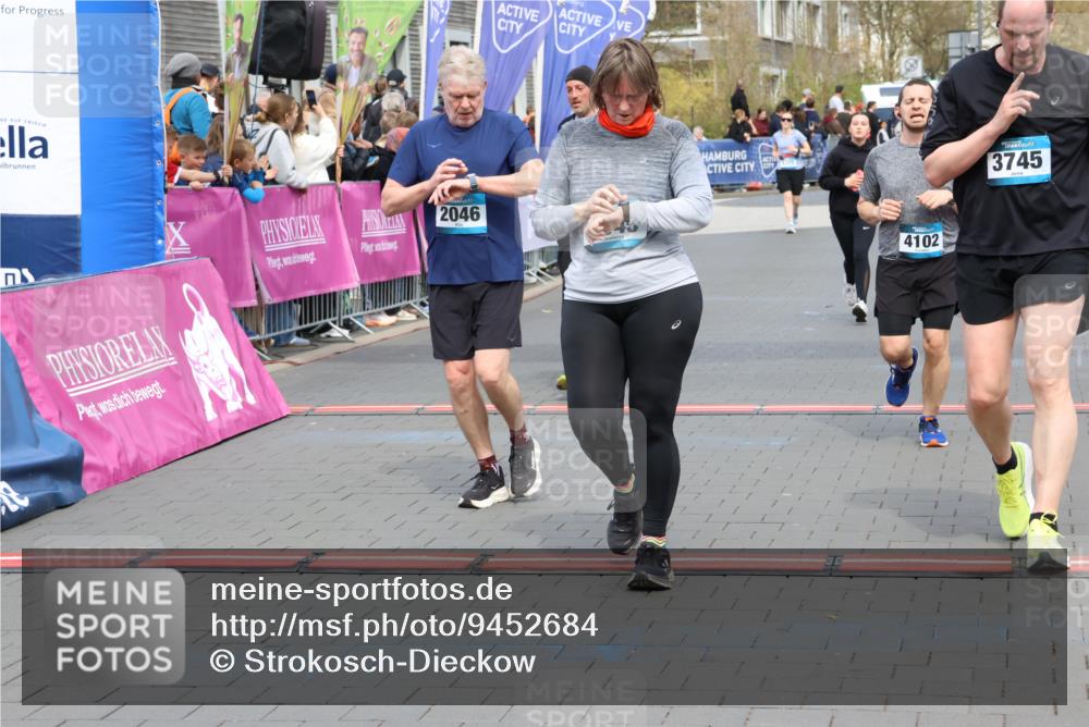 12.04.2026 - 45. Internationalen Wilhelmsburger Insellauf Strokosch-Dieckow http://msf.ph/oto/9452684 12.04.2026 13:09:02 Ziel 2436, 2045, 3745, 2046, 4102, 5795, 4860, 5313 meine-sportfotos.de