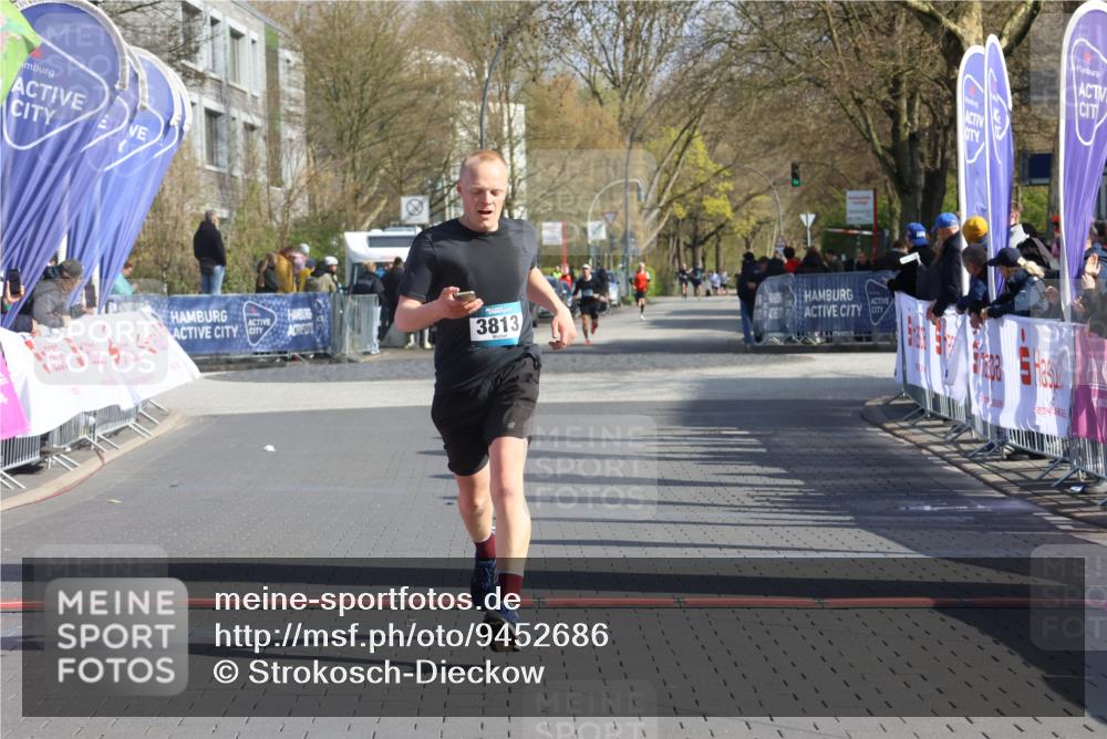 12.04.2026 - 45. Internationalen Wilhelmsburger Insellauf Strokosch-Dieckow http://msf.ph/oto/9452686 12.04.2026 10:24:35 Ziel 3813 meine-sportfotos.de