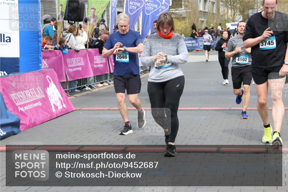 12.04.2026 - 45. Internationalen Wilhelmsburger Insellauf Strokosch-Dieckow http://msf.ph/oto/9452687 12.04.2026 13:09:02 Ziel 2436, 2045, 3745, 2046, 4102, 5795, 4860, 5313 meine-sportfotos.de