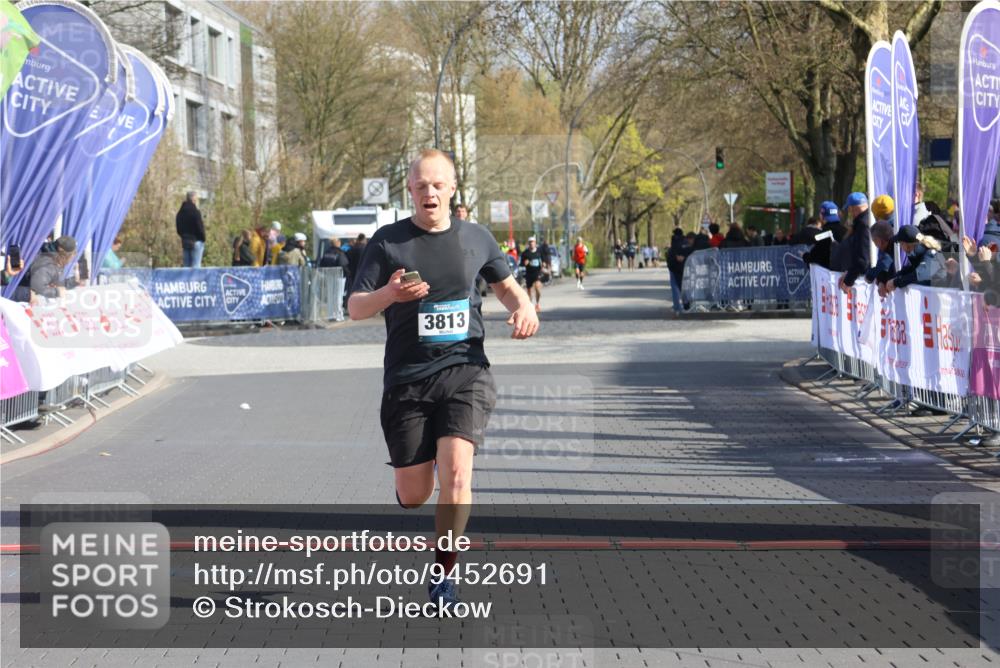 12.04.2026 - 45. Internationalen Wilhelmsburger Insellauf Strokosch-Dieckow http://msf.ph/oto/9452691 12.04.2026 10:24:35 Ziel 3813 meine-sportfotos.de