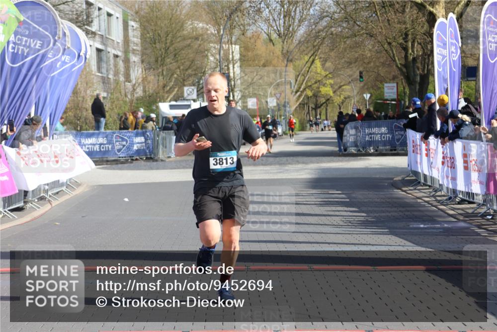 12.04.2026 - 45. Internationalen Wilhelmsburger Insellauf Strokosch-Dieckow http://msf.ph/oto/9452694 12.04.2026 10:24:35 Ziel 3813 meine-sportfotos.de