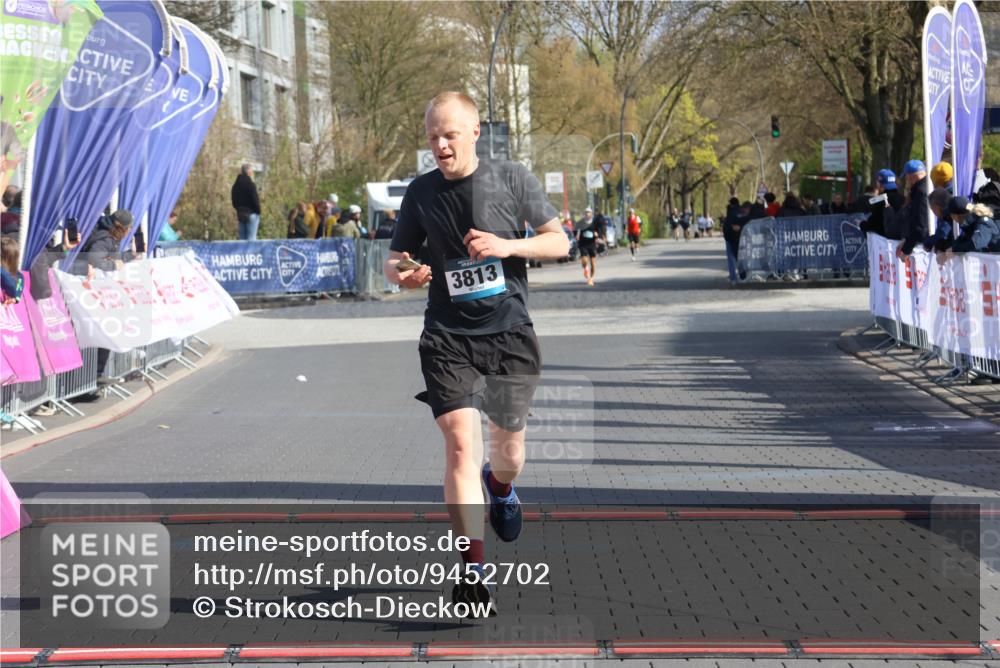 12.04.2026 - 45. Internationalen Wilhelmsburger Insellauf Strokosch-Dieckow http://msf.ph/oto/9452702 12.04.2026 10:24:36 Ziel 3813 meine-sportfotos.de