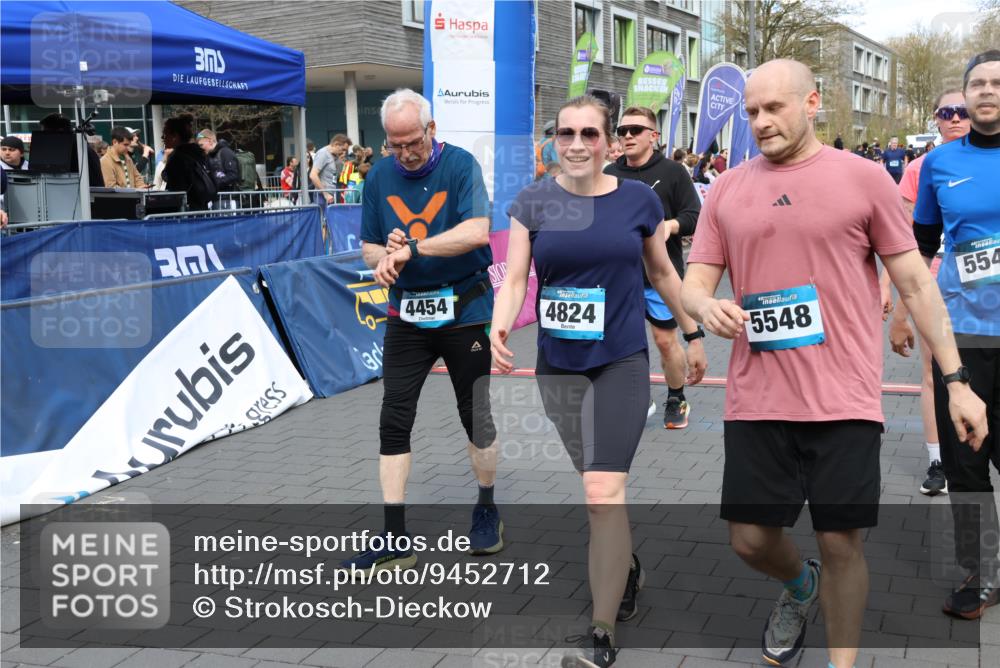 12.04.2026 - 45. Internationalen Wilhelmsburger Insellauf Strokosch-Dieckow http://msf.ph/oto/9452712 12.04.2026 13:08:51 Ziel 4046, 4824, 5548, 5547, 4640, 5231, 5306, 3896 meine-sportfotos.de