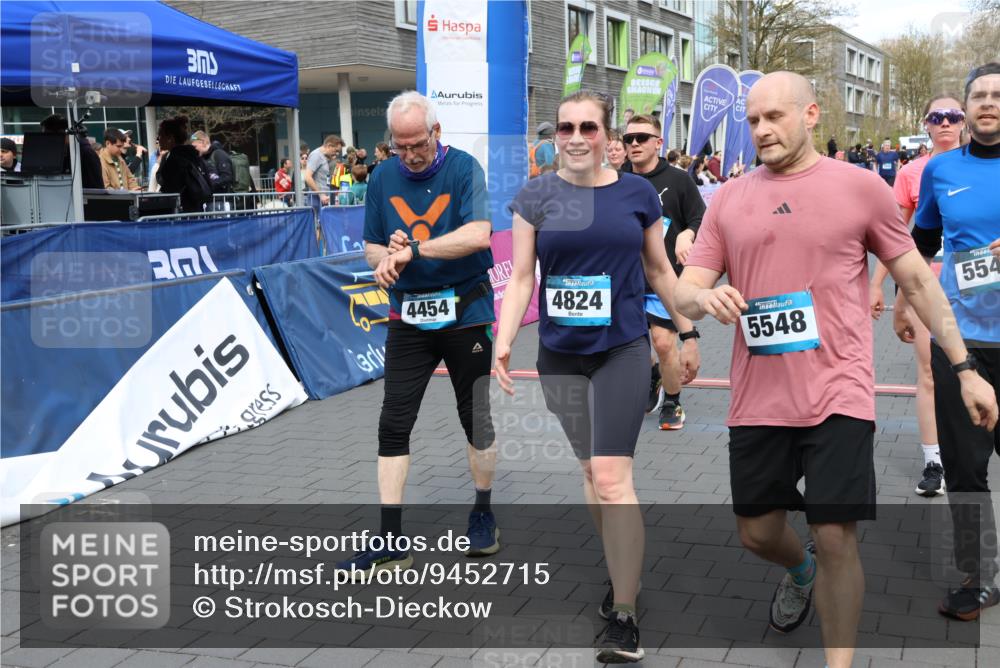 12.04.2026 - 45. Internationalen Wilhelmsburger Insellauf Strokosch-Dieckow http://msf.ph/oto/9452715 12.04.2026 13:08:51 Ziel 4046, 4824, 5548, 5547, 4640, 5231, 5306, 3896 meine-sportfotos.de