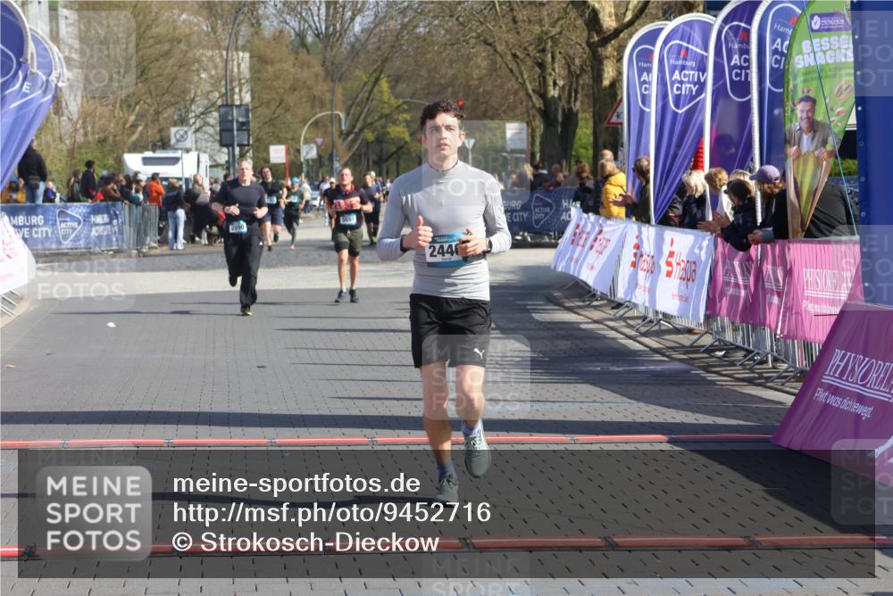 12.04.2026 - 45. Internationalen Wilhelmsburger Insellauf Strokosch-Dieckow http://msf.ph/oto/9452716 12.04.2026 10:36:51 Ziel 2446 meine-sportfotos.de
