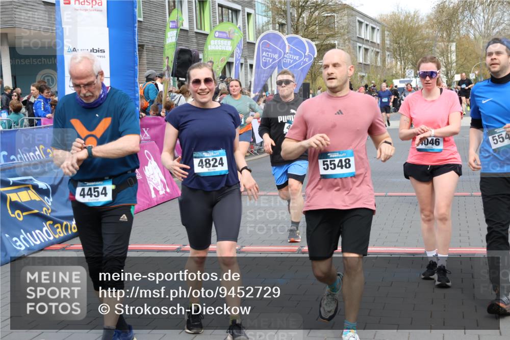 12.04.2026 - 45. Internationalen Wilhelmsburger Insellauf Strokosch-Dieckow http://msf.ph/oto/9452729 12.04.2026 13:08:50 Ziel 4454, 4046, 4824, 5548, 5547, 4640, 5231, 5306, 3896 meine-sportfotos.de