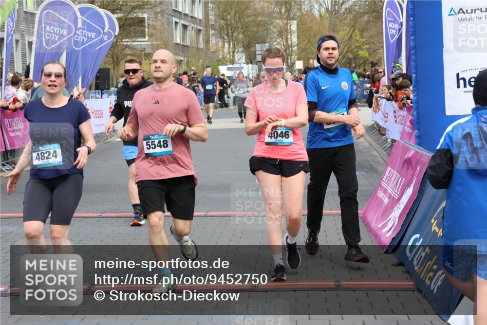 12.04.2026 - 45. Internationalen Wilhelmsburger Insellauf Strokosch-Dieckow http://msf.ph/oto/9452750 12.04.2026 13:08:49 Ziel 4454, 4046, 4824, 5548, 5547, 4640, 5231, 5306 meine-sportfotos.de