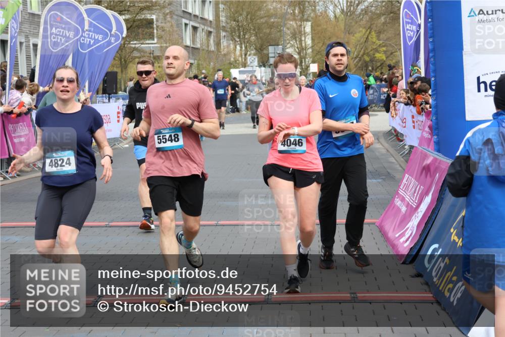 12.04.2026 - 45. Internationalen Wilhelmsburger Insellauf Strokosch-Dieckow http://msf.ph/oto/9452754 12.04.2026 13:08:49 Ziel 4454, 4046, 4824, 5548, 5547, 4640, 5231, 5306 meine-sportfotos.de