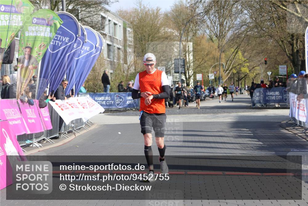 12.04.2026 - 45. Internationalen Wilhelmsburger Insellauf Strokosch-Dieckow http://msf.ph/oto/9452755 12.04.2026 10:25:02 Ziel 4143 meine-sportfotos.de