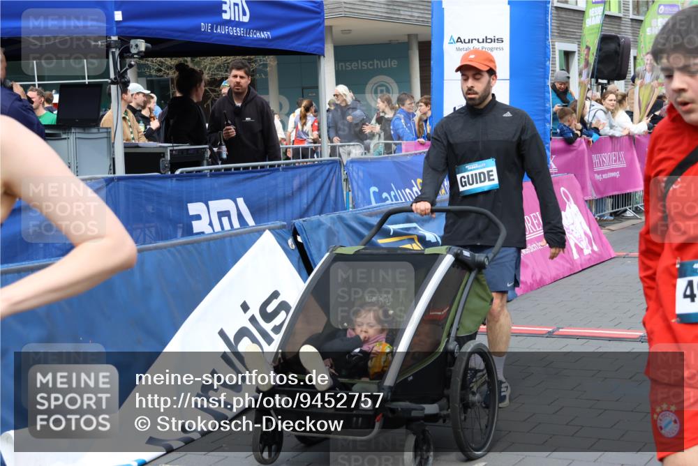 12.04.2026 - 45. Internationalen Wilhelmsburger Insellauf Strokosch-Dieckow http://msf.ph/oto/9452757 12.04.2026 13:08:43 Ziel 5215, 4940, 4454, 4046 meine-sportfotos.de