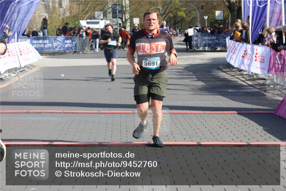 12.04.2026 - 45. Internationalen Wilhelmsburger Insellauf Strokosch-Dieckow http://msf.ph/oto/9452760 12.04.2026 10:36:57 Ziel 2090, 5691, 3796 meine-sportfotos.de