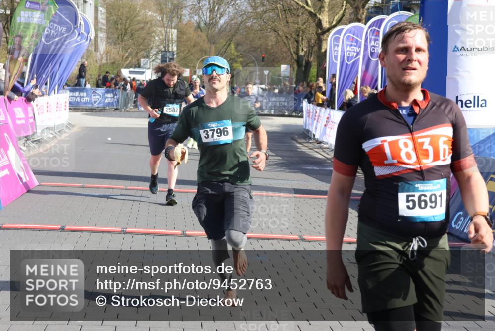 12.04.2026 - 45. Internationalen Wilhelmsburger Insellauf Strokosch-Dieckow http://msf.ph/oto/9452763 12.04.2026 10:37:02 Ziel 3796, 2582, 3629, 3894 meine-sportfotos.de