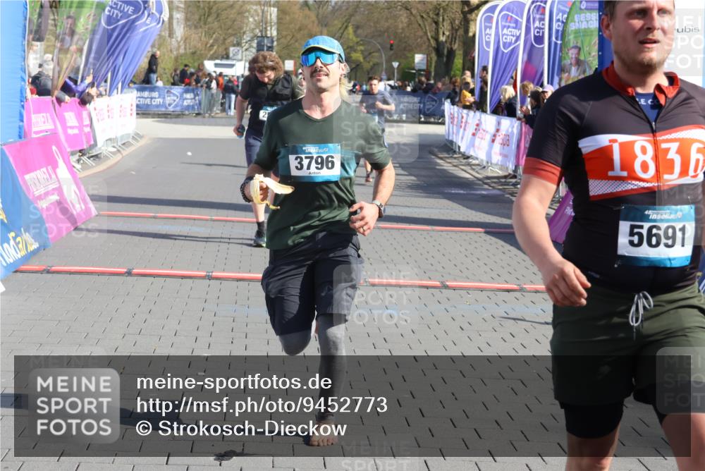 12.04.2026 - 45. Internationalen Wilhelmsburger Insellauf Strokosch-Dieckow http://msf.ph/oto/9452773 12.04.2026 10:37:02 Ziel 3796, 2582, 3629, 3894 meine-sportfotos.de