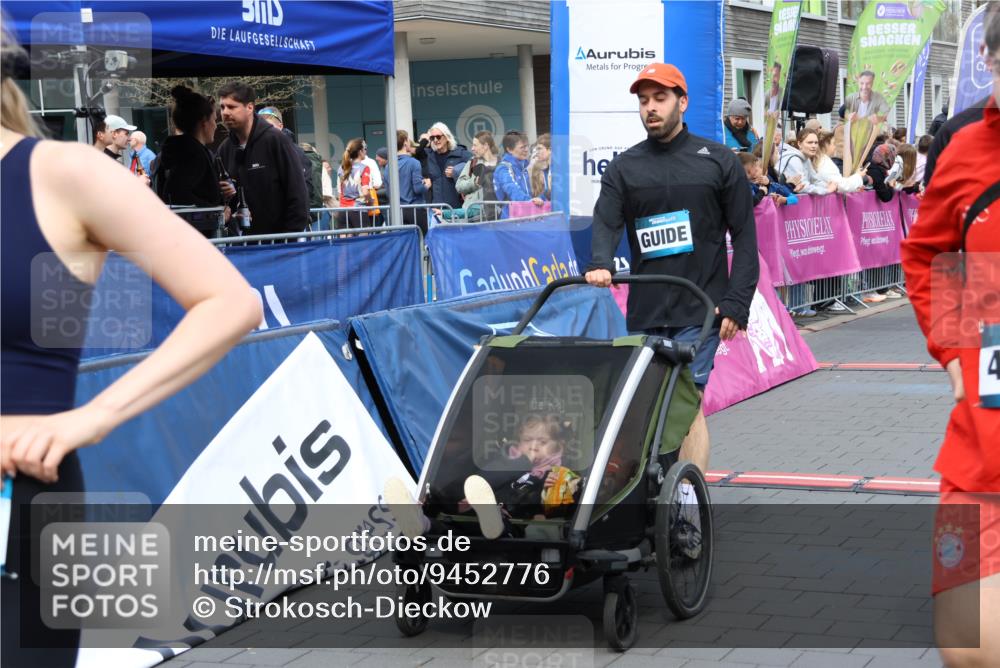 12.04.2026 - 45. Internationalen Wilhelmsburger Insellauf Strokosch-Dieckow http://msf.ph/oto/9452776 12.04.2026 13:08:43 Ziel 5215, 4940, 4454, 4046 meine-sportfotos.de