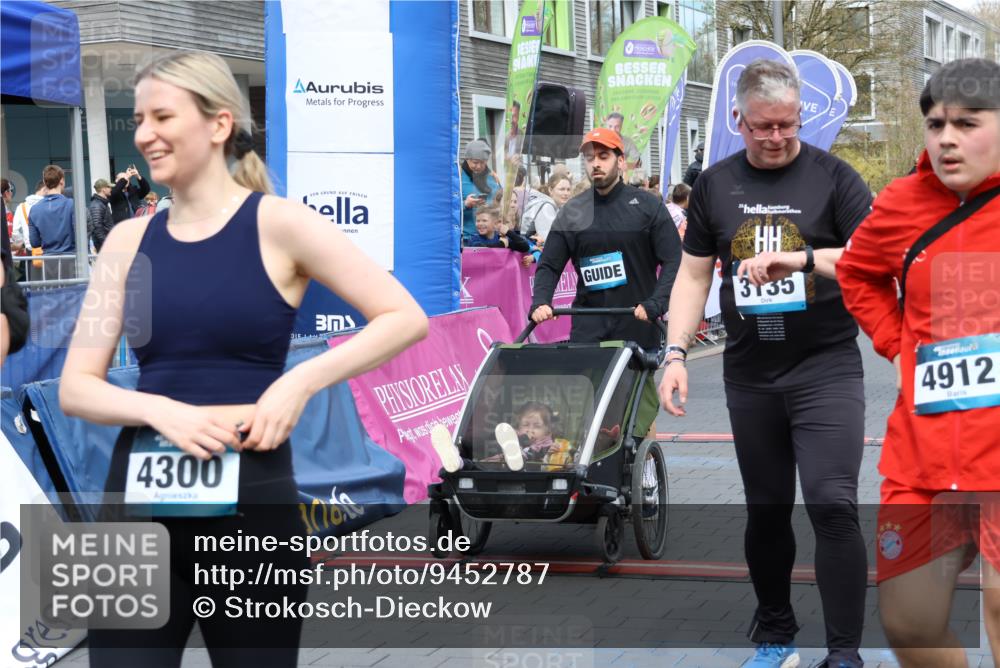 12.04.2026 - 45. Internationalen Wilhelmsburger Insellauf Strokosch-Dieckow http://msf.ph/oto/9452787 12.04.2026 13:08:42 Ziel 5215, 4940, 4454 meine-sportfotos.de