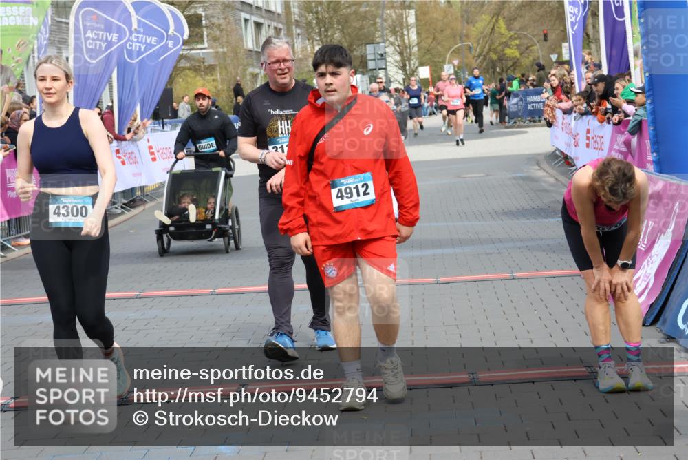 12.04.2026 - 45. Internationalen Wilhelmsburger Insellauf Strokosch-Dieckow http://msf.ph/oto/9452794 12.04.2026 13:08:39 Ziel 4912, 4300, 3135, 3795, 5215, 4940 meine-sportfotos.de