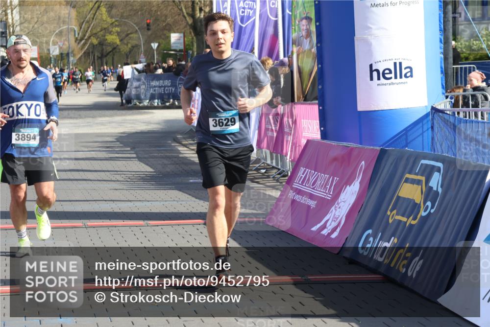 12.04.2026 - 45. Internationalen Wilhelmsburger Insellauf Strokosch-Dieckow http://msf.ph/oto/9452795 12.04.2026 10:37:06 Ziel 2582, 3629, 3894, 4544 meine-sportfotos.de
