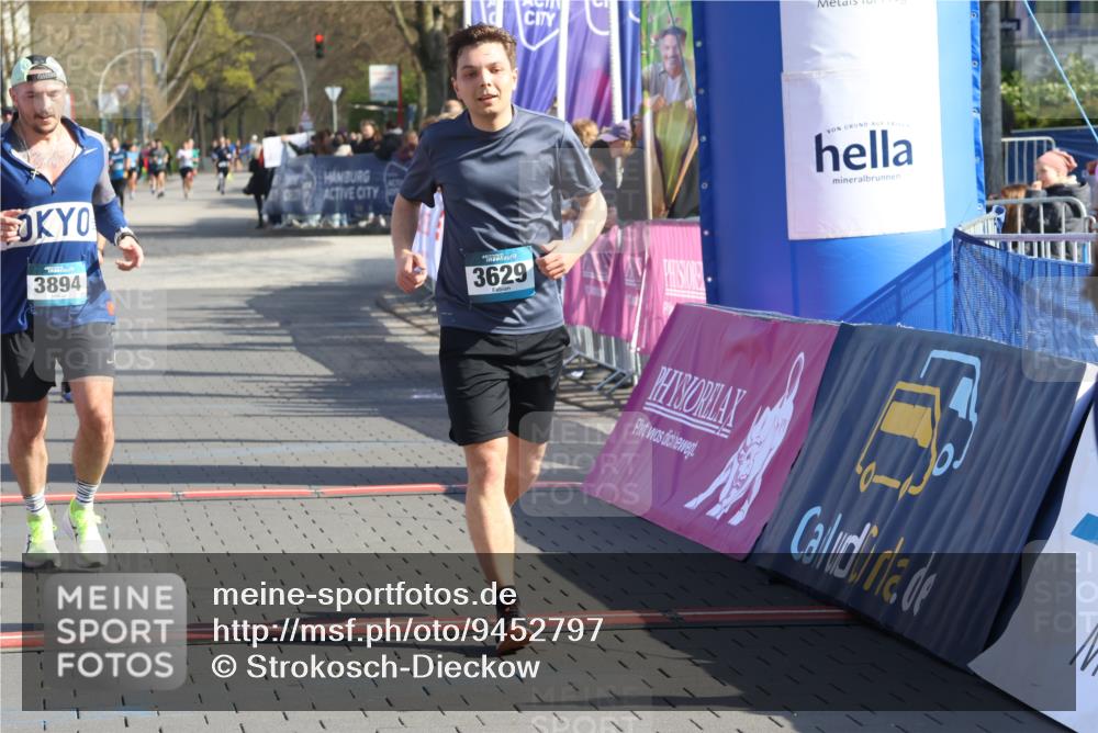 12.04.2026 - 45. Internationalen Wilhelmsburger Insellauf Strokosch-Dieckow http://msf.ph/oto/9452797 12.04.2026 10:37:06 Ziel 2582, 3629, 3894, 4544 meine-sportfotos.de