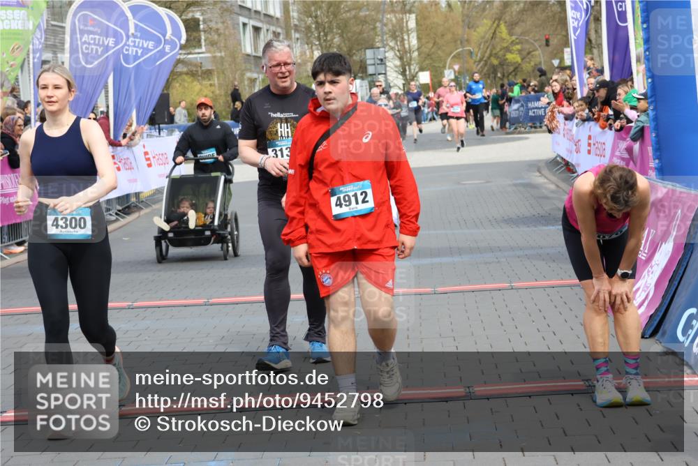 12.04.2026 - 45. Internationalen Wilhelmsburger Insellauf Strokosch-Dieckow http://msf.ph/oto/9452798 12.04.2026 13:08:39 Ziel 4912, 4300, 3135, 3795, 5215, 4940 meine-sportfotos.de