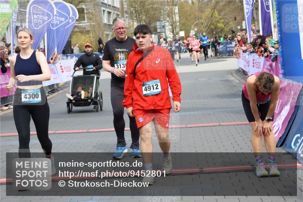 12.04.2026 - 45. Internationalen Wilhelmsburger Insellauf Strokosch-Dieckow http://msf.ph/oto/9452801 12.04.2026 13:08:39 Ziel 4912, 4300, 3135, 3795, 5215, 4940 meine-sportfotos.de