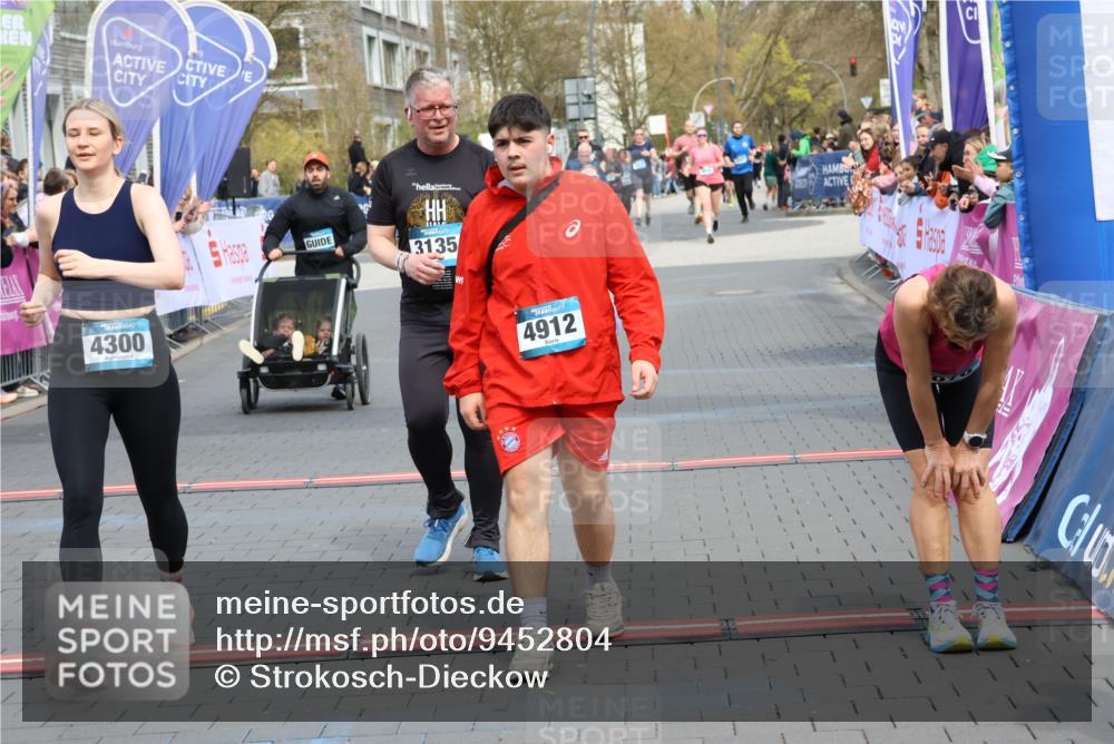12.04.2026 - 45. Internationalen Wilhelmsburger Insellauf Strokosch-Dieckow http://msf.ph/oto/9452804 12.04.2026 13:08:39 Ziel 4912, 4300, 3135, 3795, 5215, 4940 meine-sportfotos.de