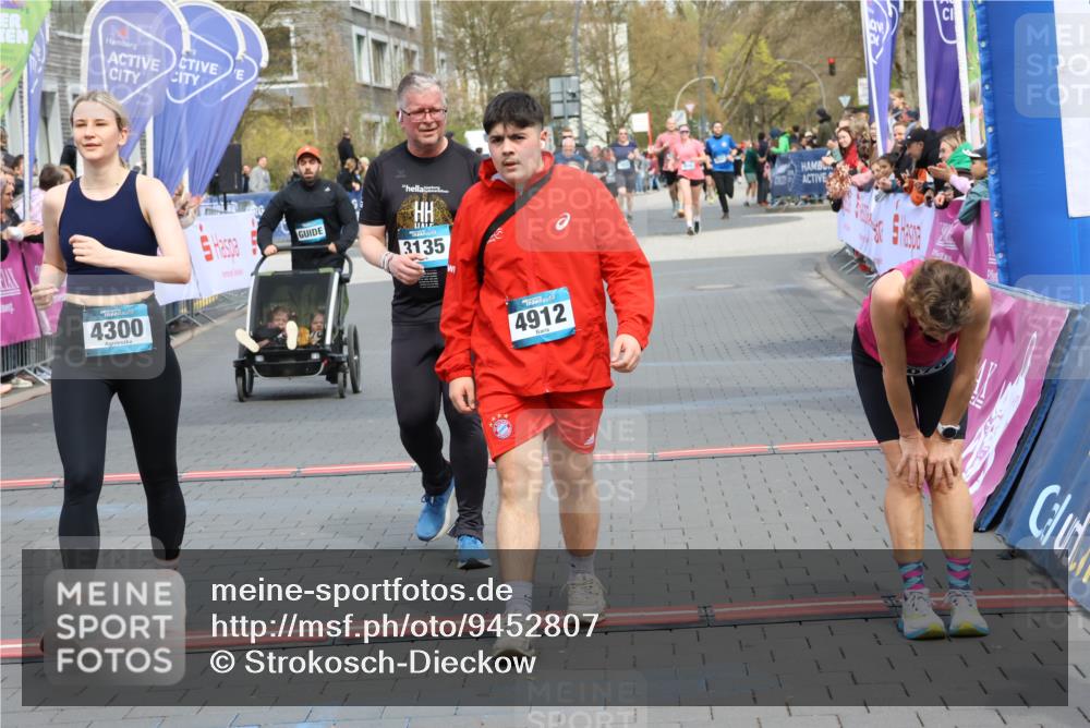 12.04.2026 - 45. Internationalen Wilhelmsburger Insellauf Strokosch-Dieckow http://msf.ph/oto/9452807 12.04.2026 13:08:39 Ziel 4912, 4300, 3135, 3795, 5215, 4940 meine-sportfotos.de
