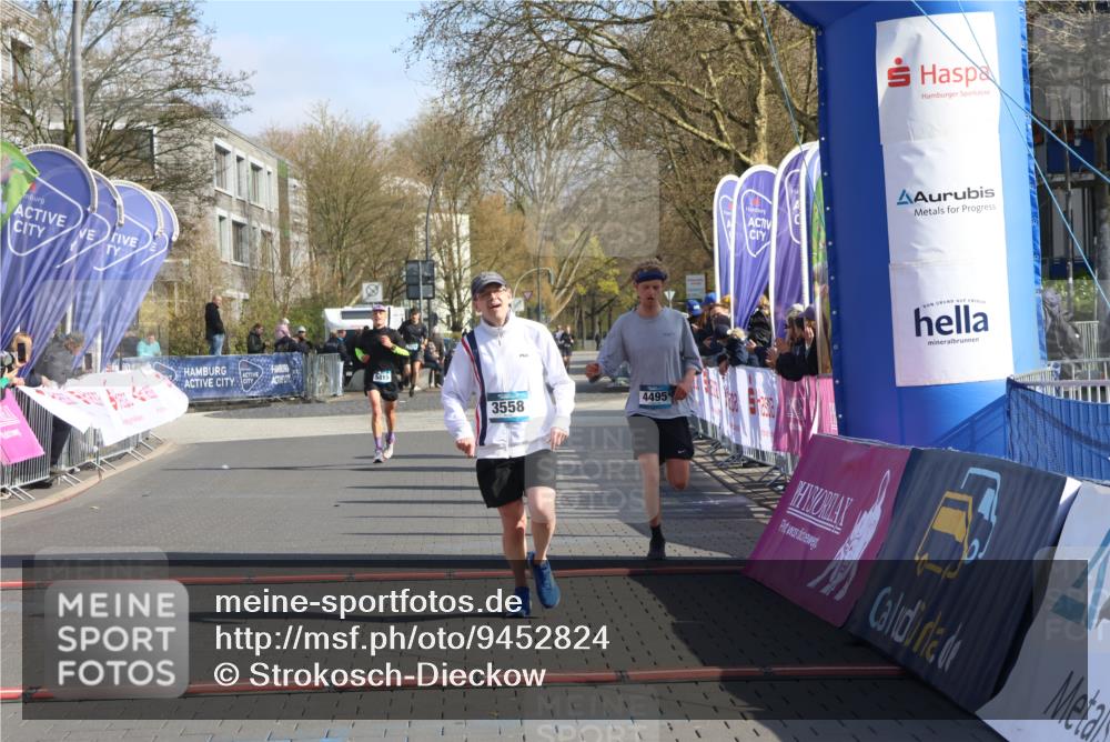 12.04.2026 - 45. Internationalen Wilhelmsburger Insellauf Strokosch-Dieckow http://msf.ph/oto/9452824 12.04.2026 10:25:20 Ziel 3558, 4495, 5415 meine-sportfotos.de