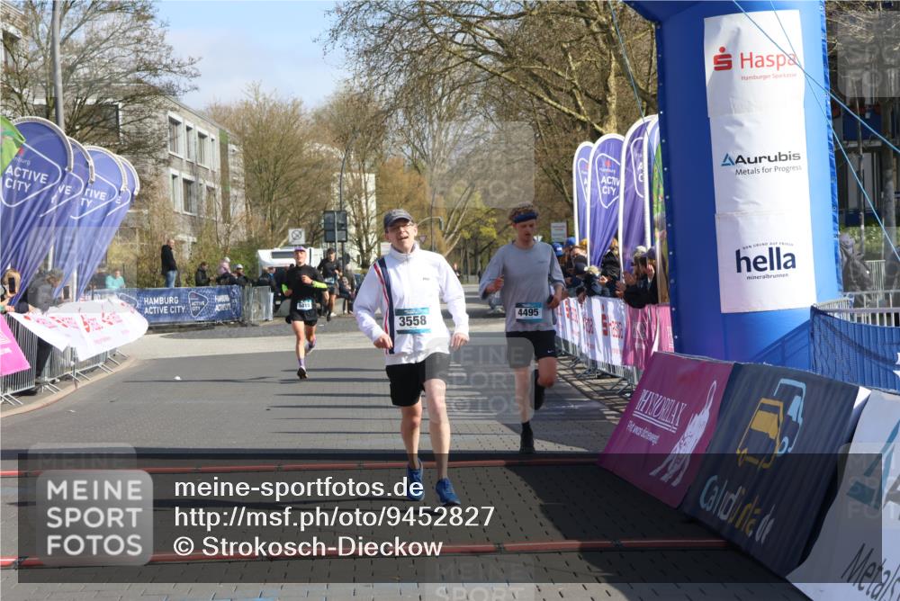 12.04.2026 - 45. Internationalen Wilhelmsburger Insellauf Strokosch-Dieckow http://msf.ph/oto/9452827 12.04.2026 10:25:20 Ziel 3558, 4495, 5415 meine-sportfotos.de
