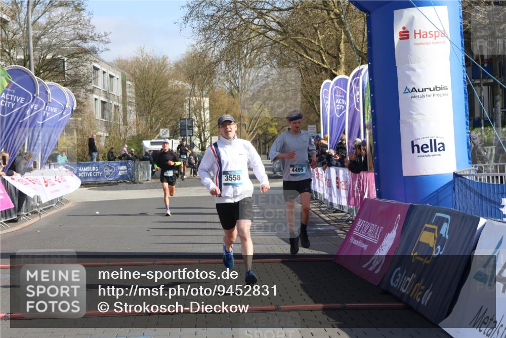 12.04.2026 - 45. Internationalen Wilhelmsburger Insellauf Strokosch-Dieckow http://msf.ph/oto/9452831 12.04.2026 10:25:20 Ziel 3558, 4495, 5415 meine-sportfotos.de