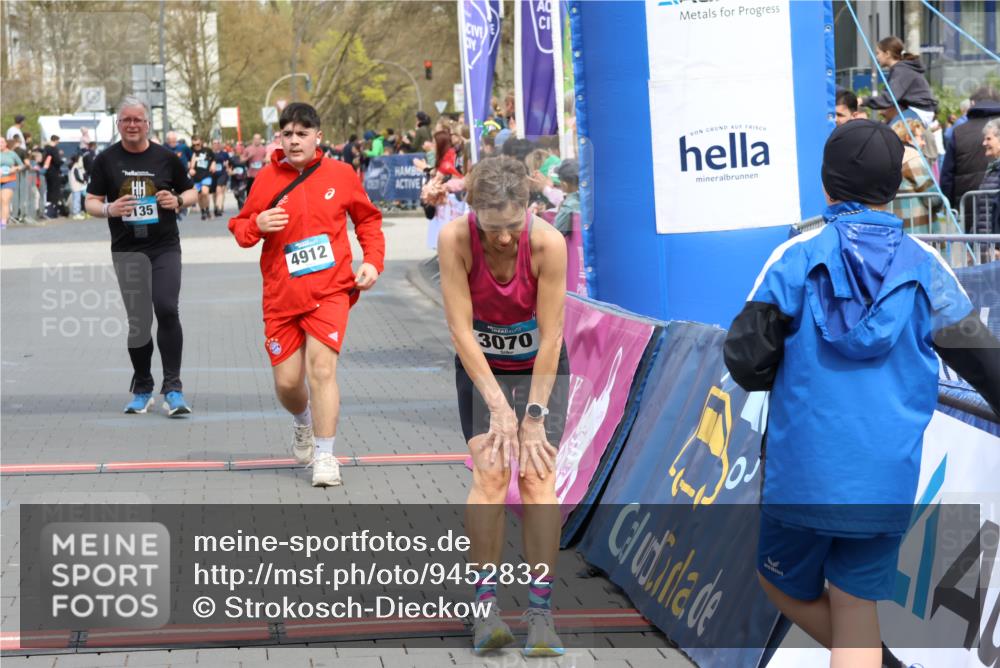 12.04.2026 - 45. Internationalen Wilhelmsburger Insellauf Strokosch-Dieckow http://msf.ph/oto/9452832 12.04.2026 13:08:35 Ziel 3070, 4736, 4149, 4912, 4300, 3135, 3795 meine-sportfotos.de