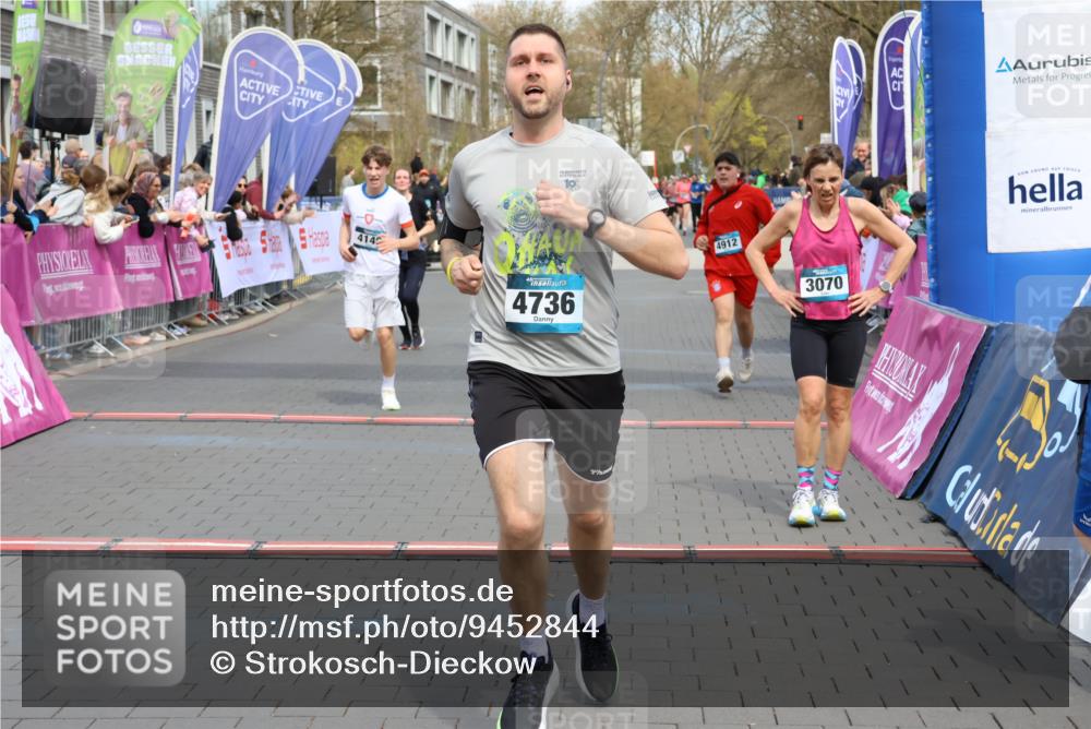 12.04.2026 - 45. Internationalen Wilhelmsburger Insellauf Strokosch-Dieckow http://msf.ph/oto/9452844 12.04.2026 13:08:33 Ziel 5220, 3070, 4736, 4149, 4912, 4300, 3135, 3795 meine-sportfotos.de