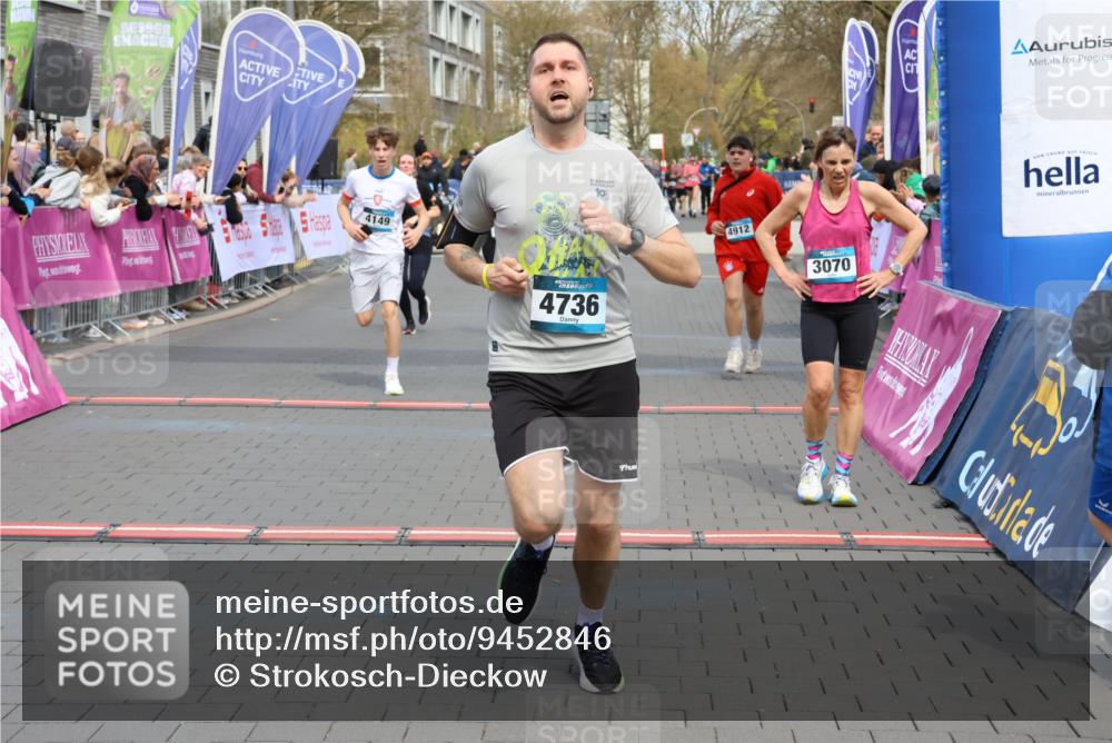 12.04.2026 - 45. Internationalen Wilhelmsburger Insellauf Strokosch-Dieckow http://msf.ph/oto/9452846 12.04.2026 13:08:33 Ziel 5220, 3070, 4736, 4149, 4912, 4300, 3135, 3795 meine-sportfotos.de