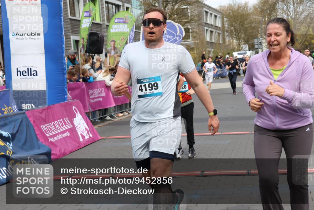 12.04.2026 - 45. Internationalen Wilhelmsburger Insellauf Strokosch-Dieckow http://msf.ph/oto/9452856 12.04.2026 13:08:30 Ziel 4161, 5753, 4218, 4199, 5220, 3070, 4736, 4149 meine-sportfotos.de