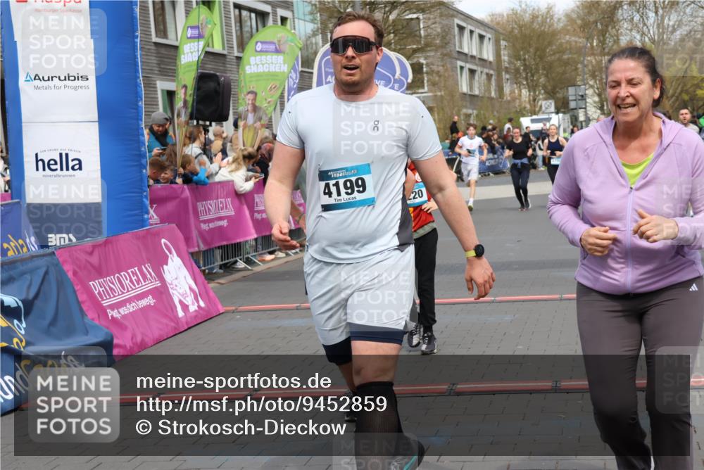 12.04.2026 - 45. Internationalen Wilhelmsburger Insellauf Strokosch-Dieckow http://msf.ph/oto/9452859 12.04.2026 13:08:30 Ziel 4161, 5753, 4218, 4199, 5220, 3070, 4736, 4149 meine-sportfotos.de