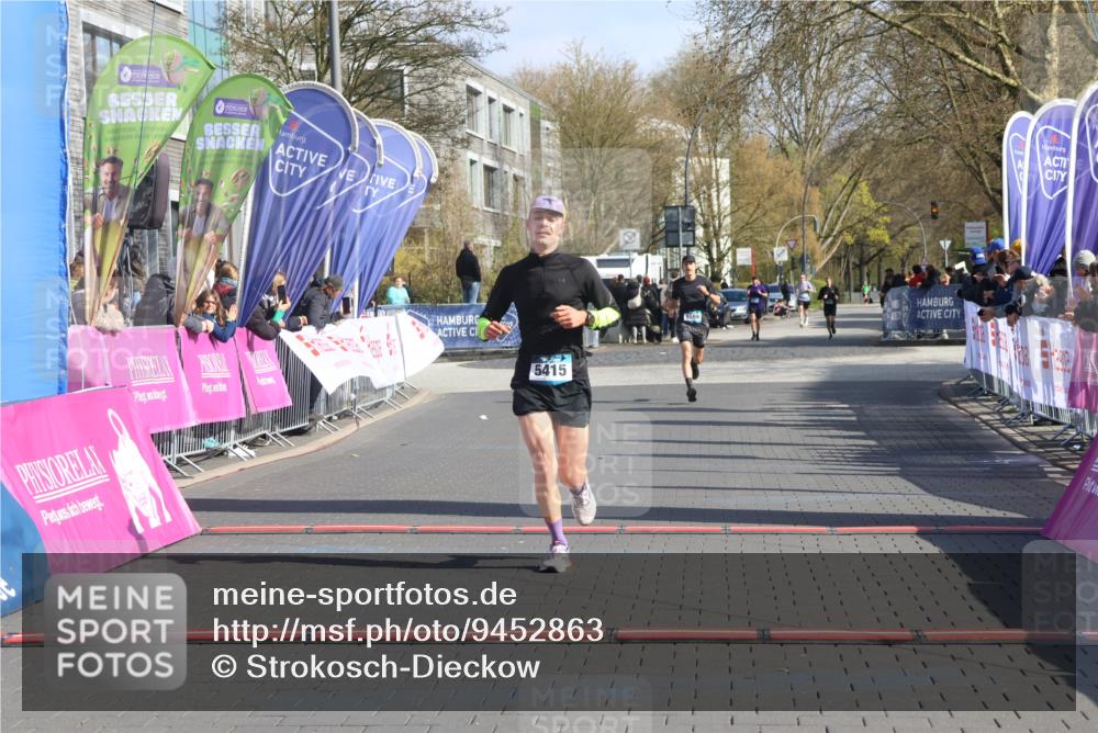 12.04.2026 - 45. Internationalen Wilhelmsburger Insellauf Strokosch-Dieckow http://msf.ph/oto/9452863 12.04.2026 10:25:23 Ziel 3558, 4495, 5415 meine-sportfotos.de