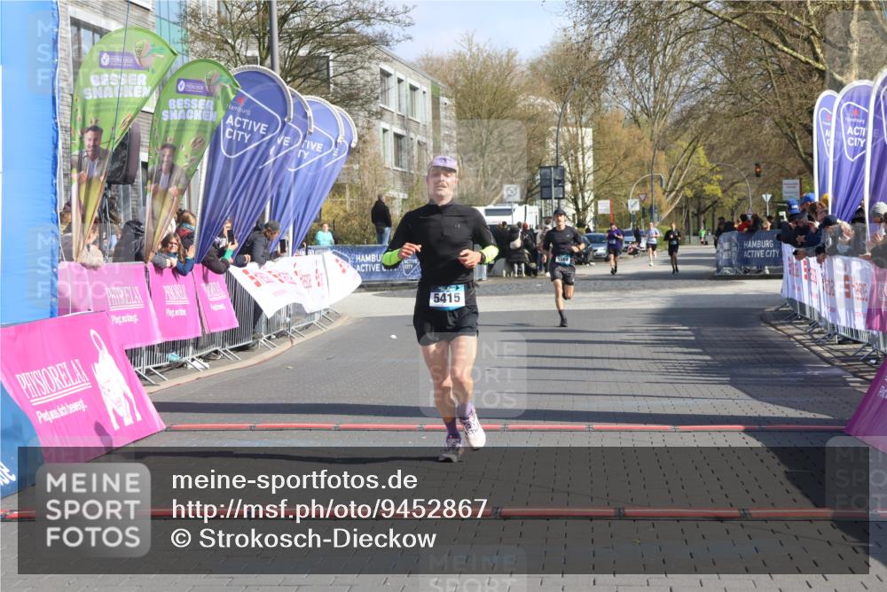 12.04.2026 - 45. Internationalen Wilhelmsburger Insellauf Strokosch-Dieckow http://msf.ph/oto/9452867 12.04.2026 10:25:23 Ziel 3558, 4495, 5415 meine-sportfotos.de