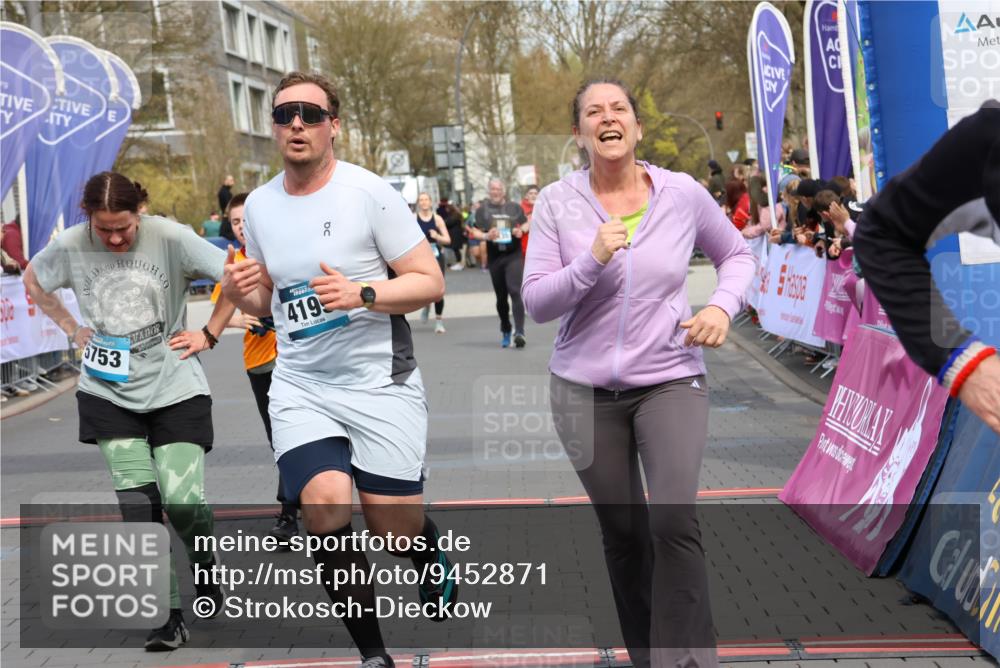 12.04.2026 - 45. Internationalen Wilhelmsburger Insellauf Strokosch-Dieckow http://msf.ph/oto/9452871 12.04.2026 13:08:29 Ziel 5568, 4161, 5753, 4218, 4199, 5220, 3070, 4736 meine-sportfotos.de