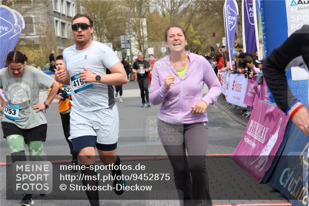 12.04.2026 - 45. Internationalen Wilhelmsburger Insellauf Strokosch-Dieckow http://msf.ph/oto/9452875 12.04.2026 13:08:29 Ziel 5568, 4161, 5753, 4218, 4199, 5220, 3070, 4736 meine-sportfotos.de