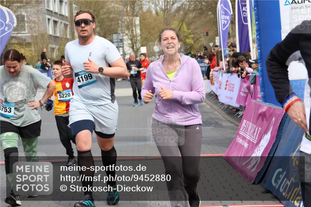 12.04.2026 - 45. Internationalen Wilhelmsburger Insellauf Strokosch-Dieckow http://msf.ph/oto/9452880 12.04.2026 13:08:28 Ziel 5568, 4161, 5753, 4218, 4199, 5220, 3070 meine-sportfotos.de