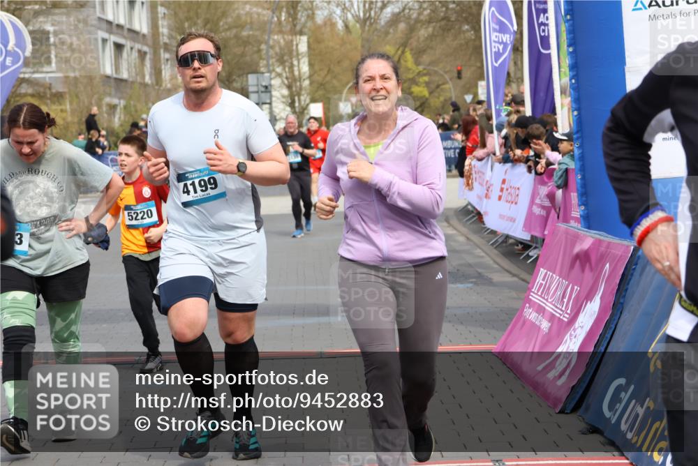 12.04.2026 - 45. Internationalen Wilhelmsburger Insellauf Strokosch-Dieckow http://msf.ph/oto/9452883 12.04.2026 13:08:28 Ziel 5568, 4161, 5753, 4218, 4199, 5220, 3070 meine-sportfotos.de