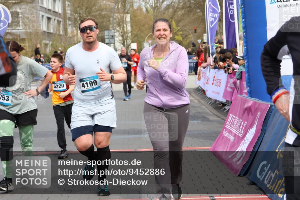 12.04.2026 - 45. Internationalen Wilhelmsburger Insellauf Strokosch-Dieckow http://msf.ph/oto/9452886 12.04.2026 13:08:28 Ziel 5568, 4161, 5753, 4218, 4199, 5220, 3070 meine-sportfotos.de