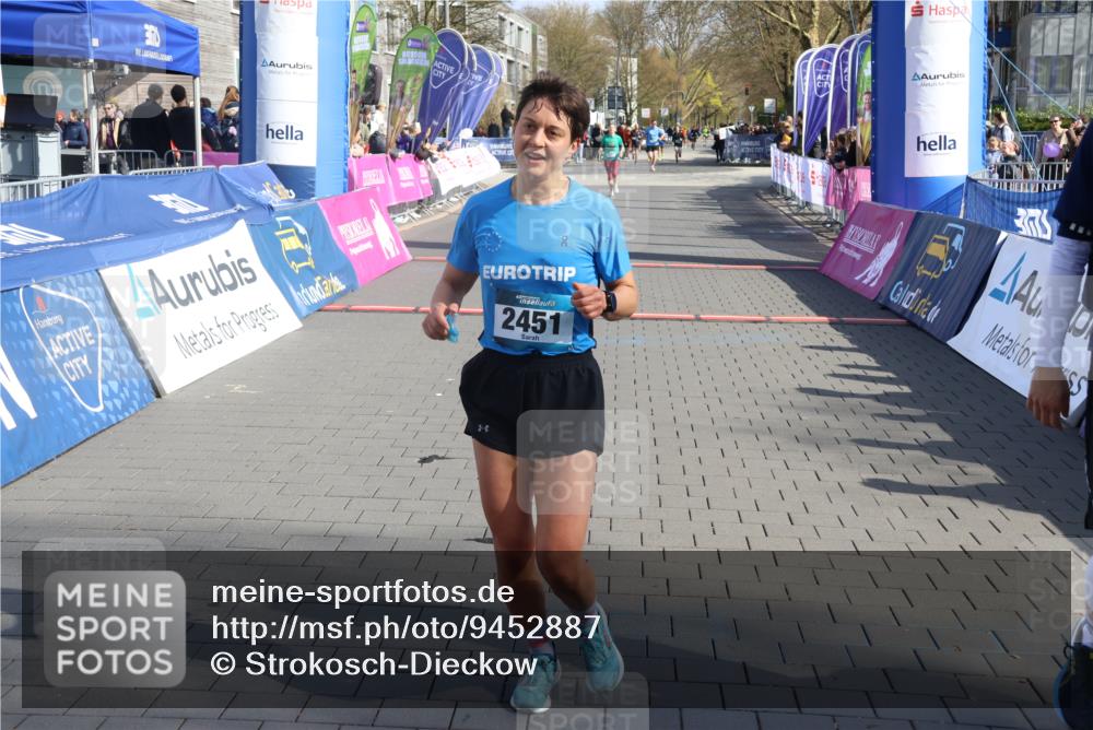 12.04.2026 - 45. Internationalen Wilhelmsburger Insellauf Strokosch-Dieckow http://msf.ph/oto/9452887 12.04.2026 10:37:31 Ziel 2444, 3670, 2451, 2106 meine-sportfotos.de