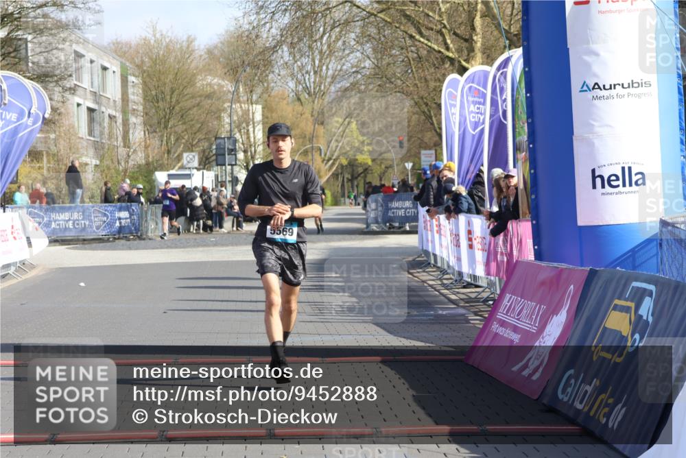 12.04.2026 - 45. Internationalen Wilhelmsburger Insellauf Strokosch-Dieckow http://msf.ph/oto/9452888 12.04.2026 10:25:28 Ziel 5415, 5569 meine-sportfotos.de