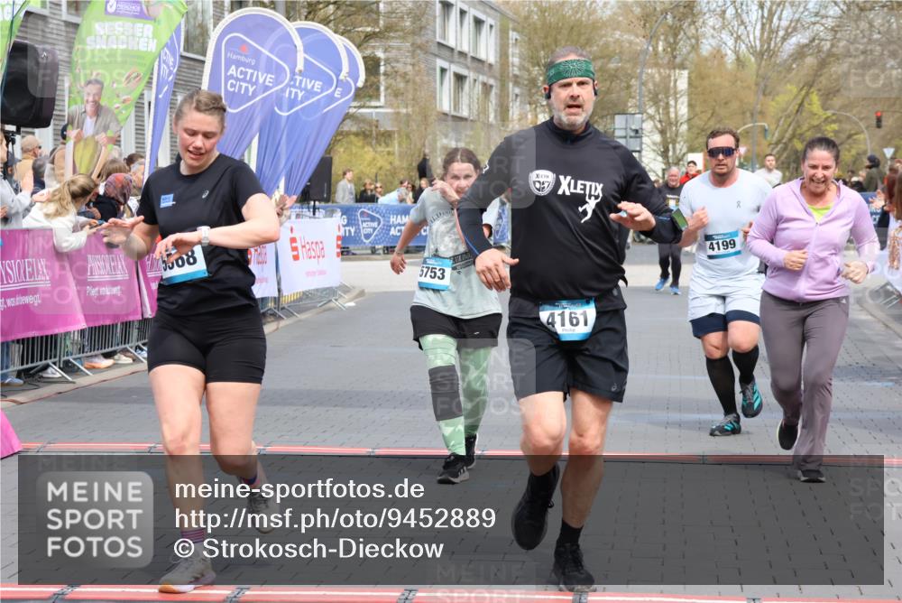12.04.2026 - 45. Internationalen Wilhelmsburger Insellauf Strokosch-Dieckow http://msf.ph/oto/9452889 12.04.2026 13:08:26 Ziel 5568, 4161, 5753, 4218, 4199, 5220 meine-sportfotos.de