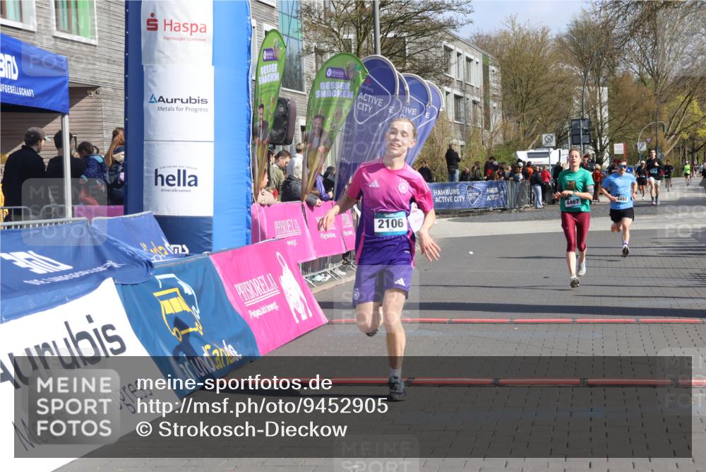 12.04.2026 - 45. Internationalen Wilhelmsburger Insellauf Strokosch-Dieckow http://msf.ph/oto/9452905 12.04.2026 10:37:34 Ziel 2106, 4467 meine-sportfotos.de