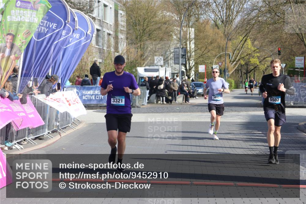 12.04.2026 - 45. Internationalen Wilhelmsburger Insellauf Strokosch-Dieckow http://msf.ph/oto/9452910 12.04.2026 10:25:38 Ziel 3321, 5502, 3812 meine-sportfotos.de